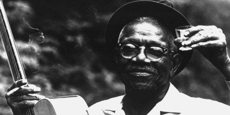 Furry Lewis, klar for gamlehjemmet. Foto: http://alchetron.com/Furry-Lewis-1295341-W